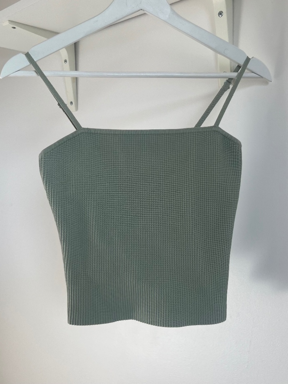 Aritzia 𐙚 Babaton sculpt knit cami top
